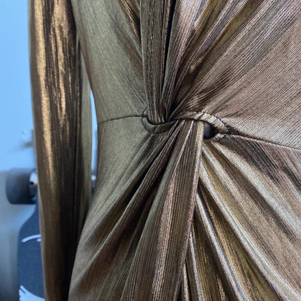 BOLD elements metallic gold dress. - Picture 4 of 17